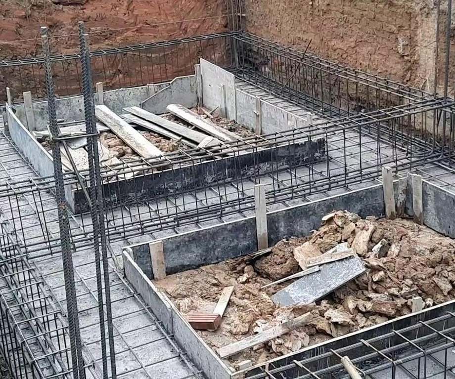 Nhà thờ họ nên làm móng băng hay móng đơn?